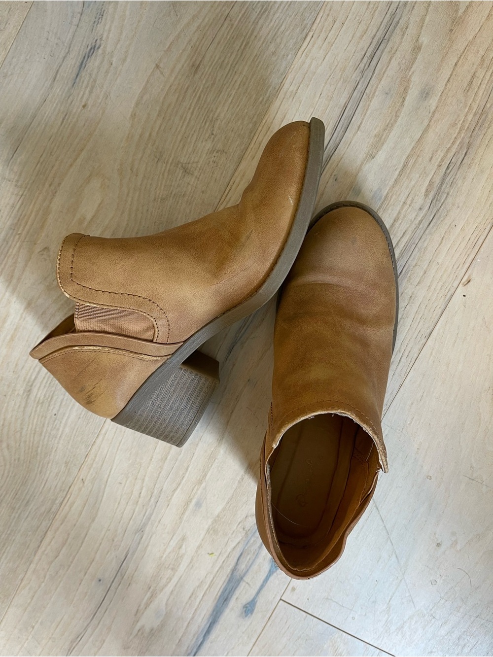 Cupid size 6 Women's Tan Leather Block Heel Ankle Boots